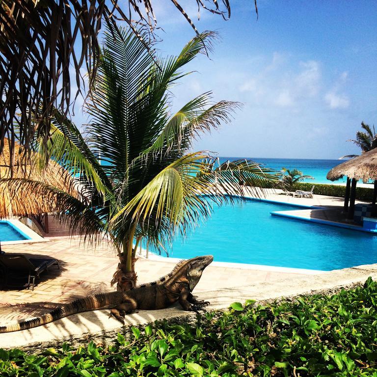 Cancun Beach Aparthotel Brisas Bagian luar foto