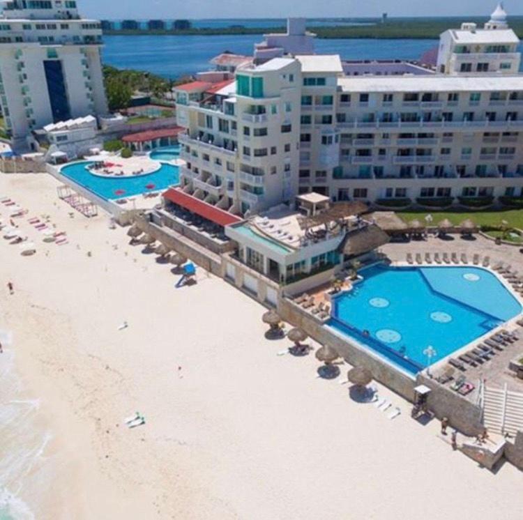 Cancun Beach Aparthotel Brisas Bagian luar foto