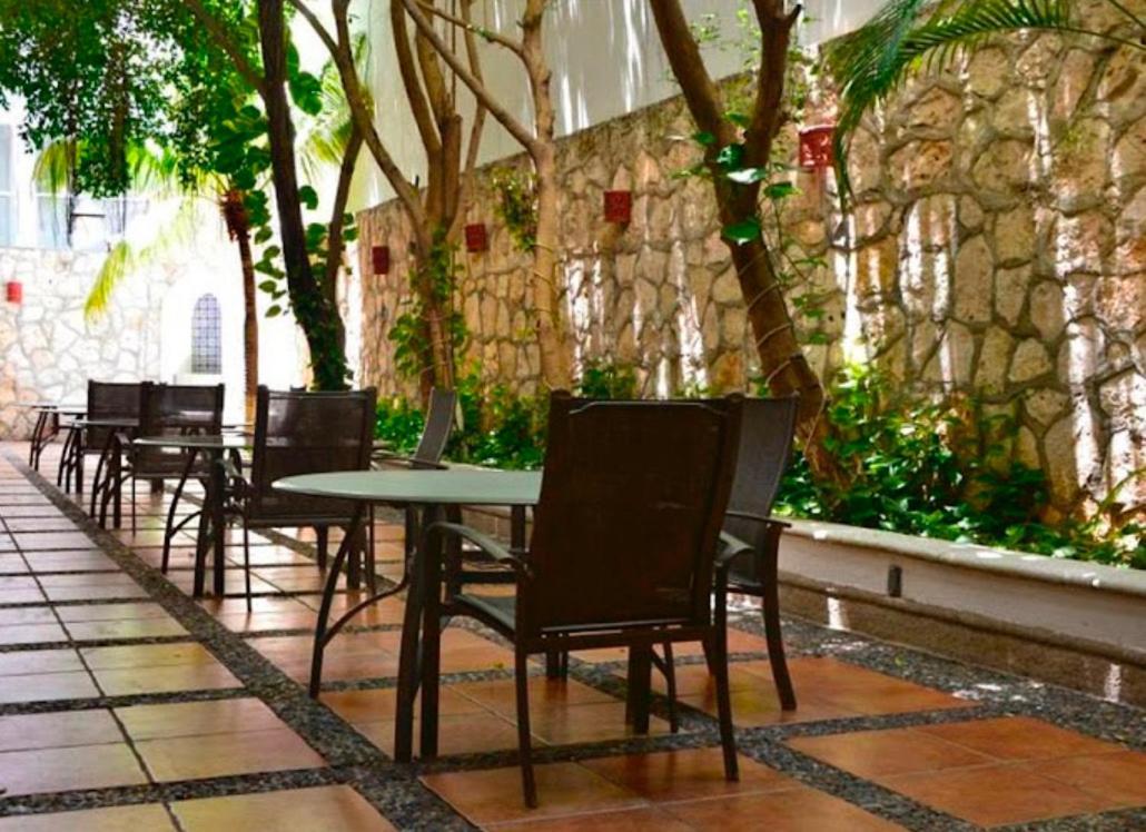 Cancun Beach Aparthotel Brisas Bagian luar foto