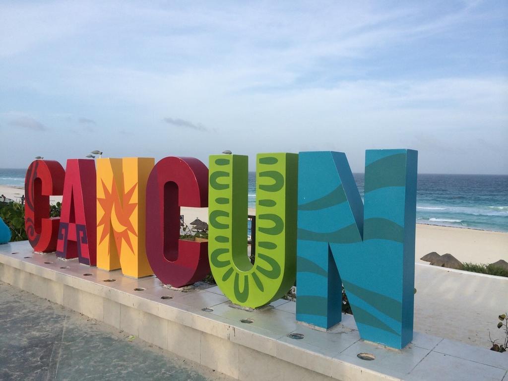 Cancun Beach Aparthotel Brisas Bagian luar foto