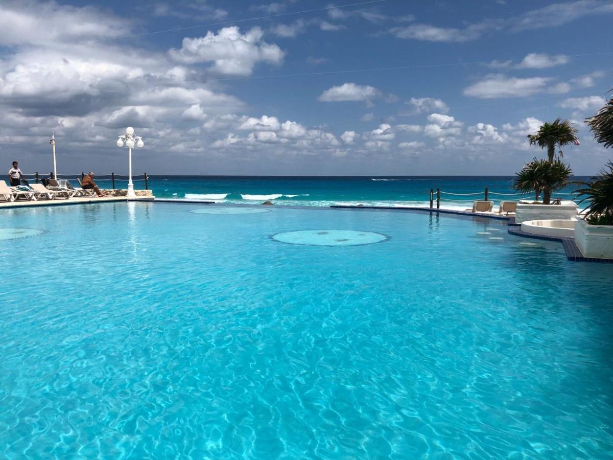 Cancun Beach Aparthotel Brisas Bagian luar foto